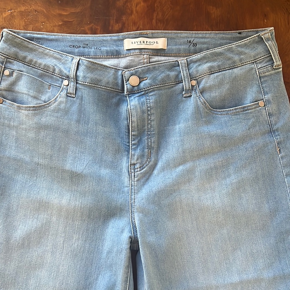 LIVERPOOL women’s flare light wash capris, size 16/33